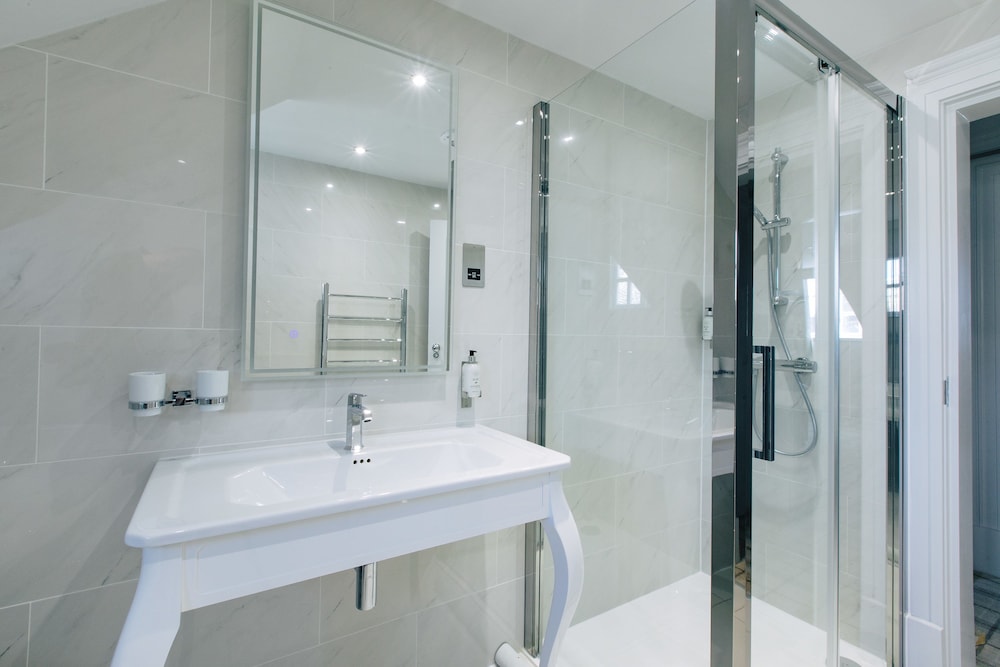 MacDonald Suite - Photo 4