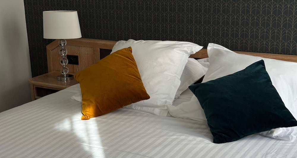 Standard Room, 1 King Bed, Non Smoking - Photo 2