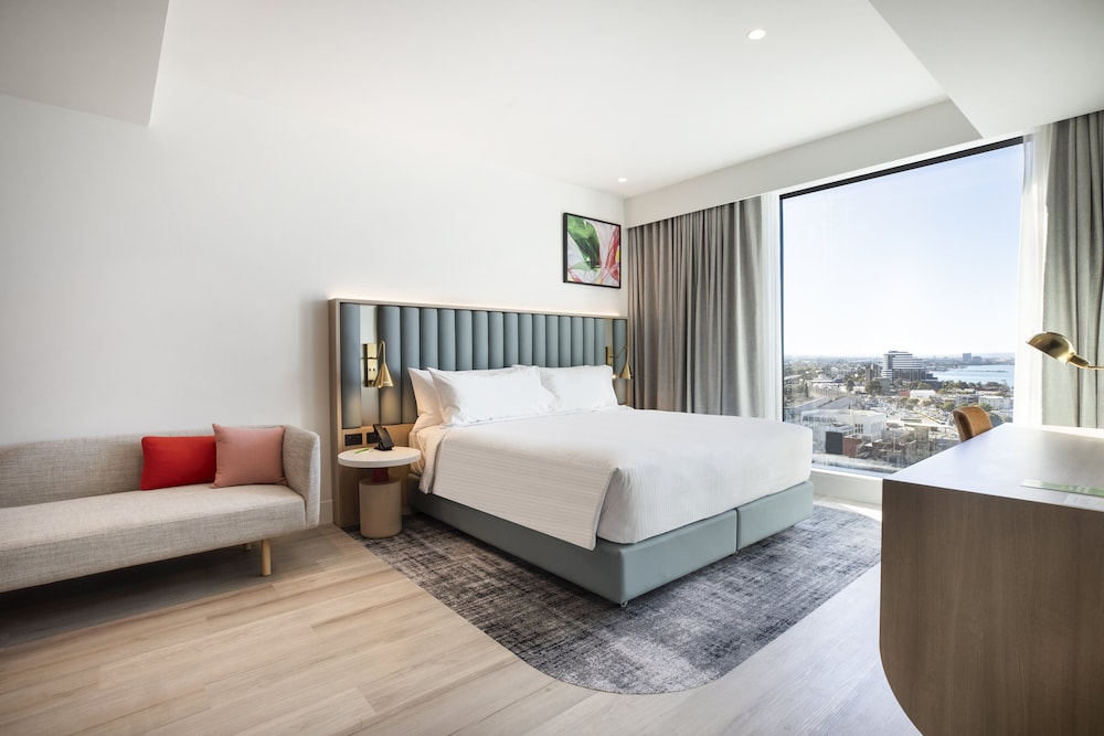 Suite, 1 King Bed, Kitchenette, Bay View (Dining) - Photo 3