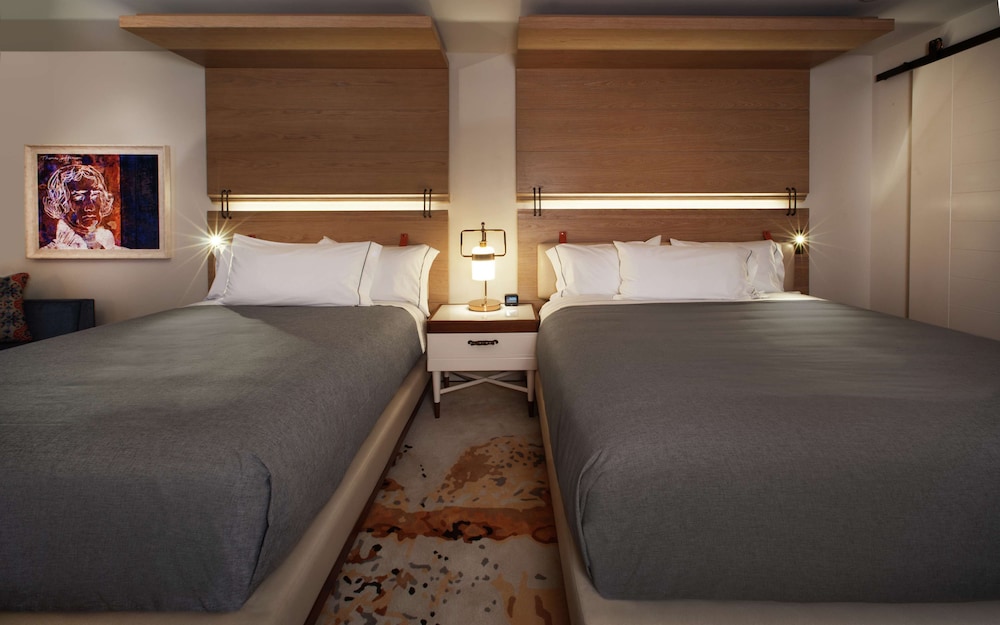 Deluxe Room, 2 Queen Beds - Photo 3
