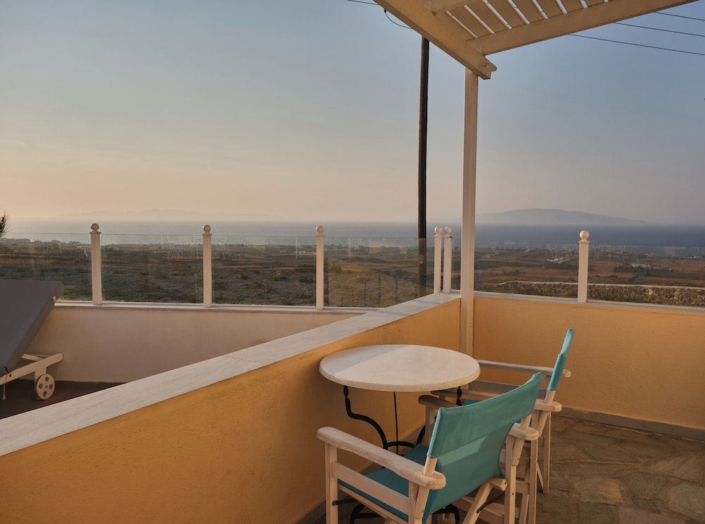 Studio, Pool View - Photo 5