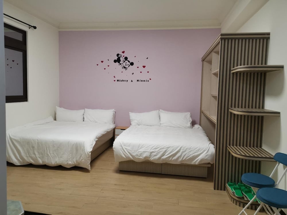 Standard Quadruple Room, 2 Double Beds, Non Smoking, Ensuite photo 3