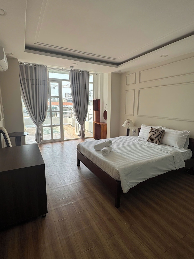 Luxury Studio Suite, City View