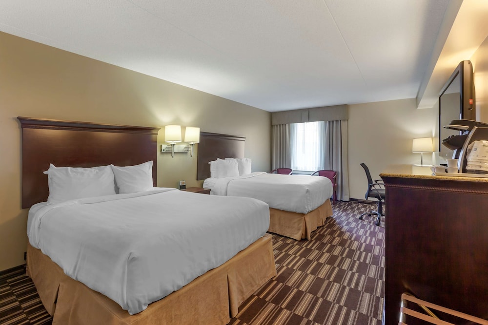 Standard Room, 2 Queen Beds, Non Smoking, Refrigerator & Microwave (Pet Friendly) - Photo 1