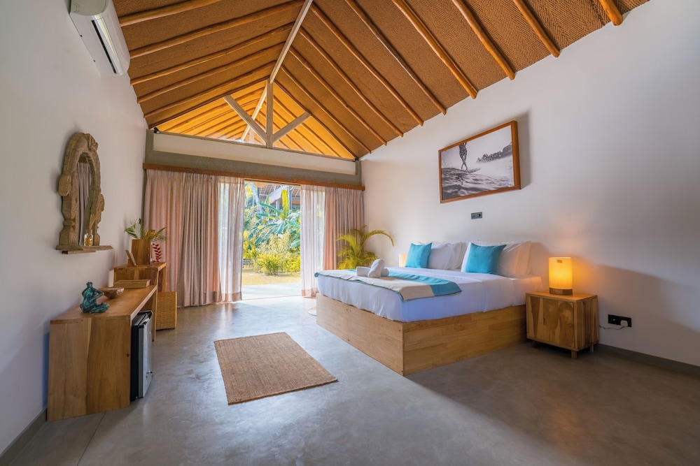 Deluxe Double or Twin Room, Pool View photo 2
