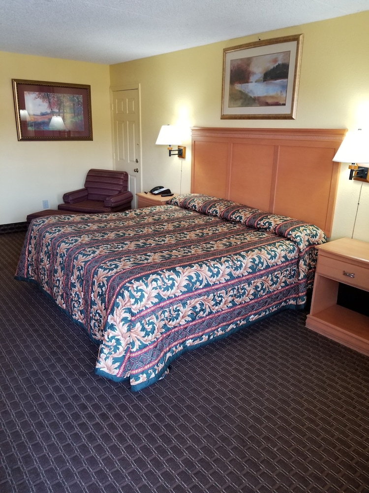 Premier Room, 1 King Bed, Non Smoking, Jetted Tub photo 1