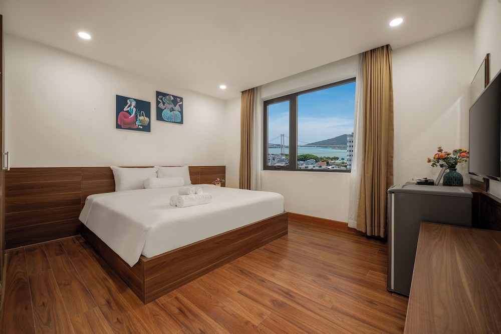 Deluxe Double Room, City View