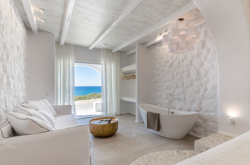 Junior Suite, 1 King Bed, Sea View, Ground Floor