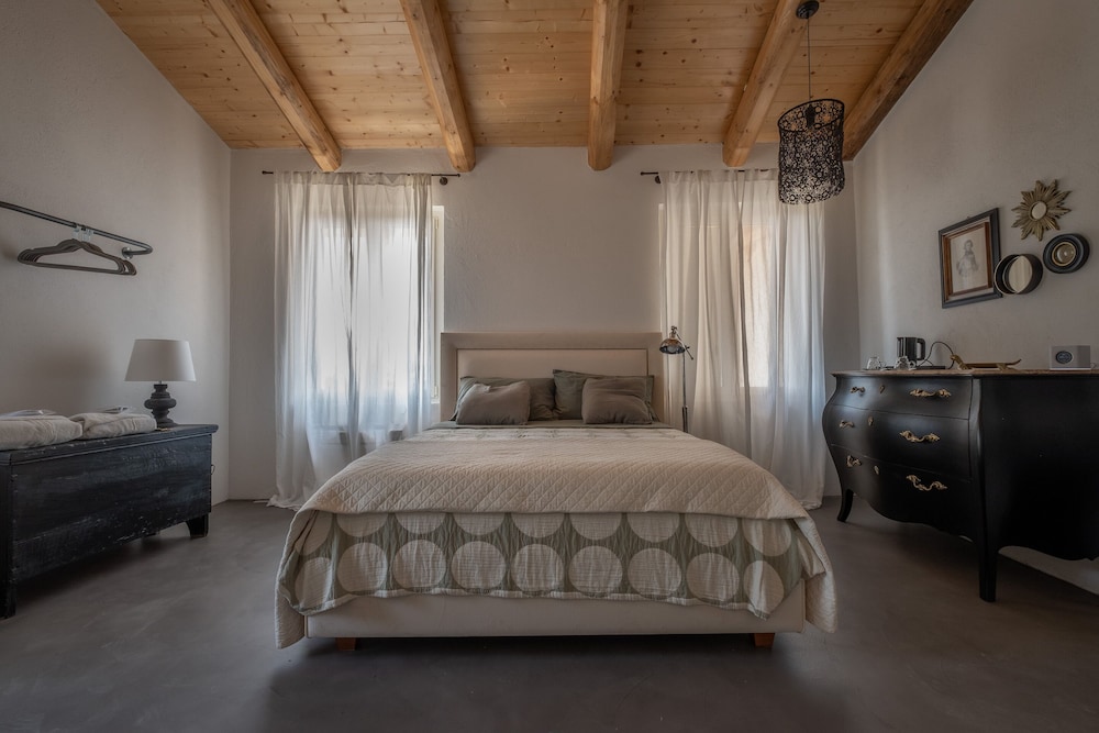 Elite Room