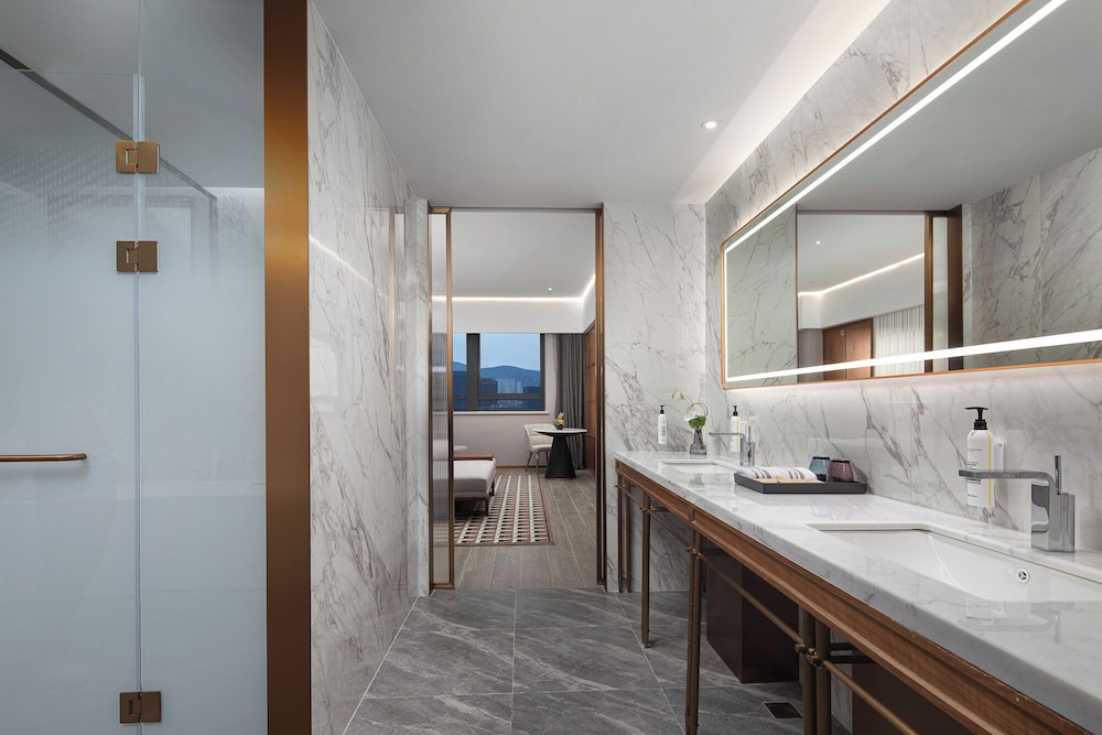Executive Suite, City View photo 2