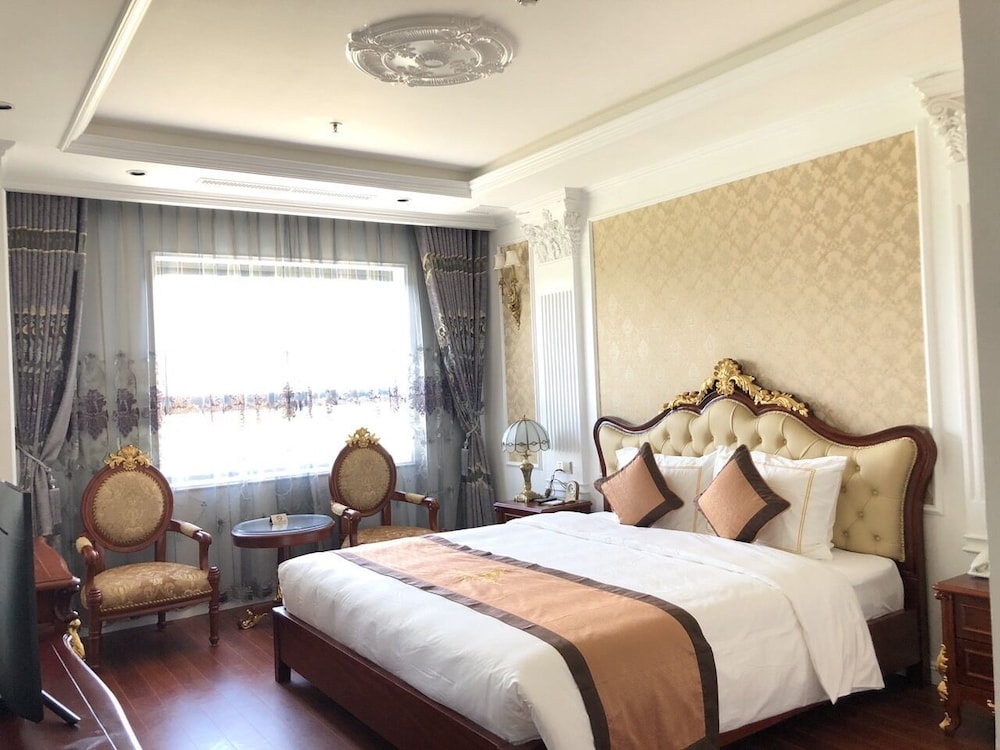 Royal Room photo 1