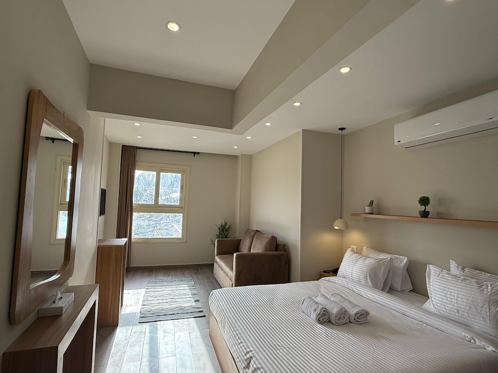 Premium Double Room, 1 Double Bed, pyramids and sphinx view photo 3