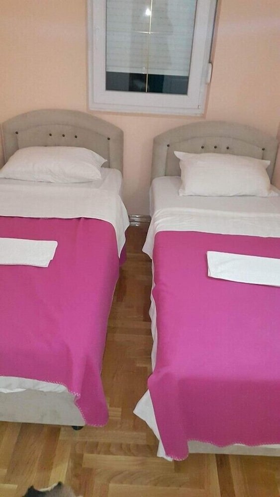 Studio, 2 Twin Beds photo 1