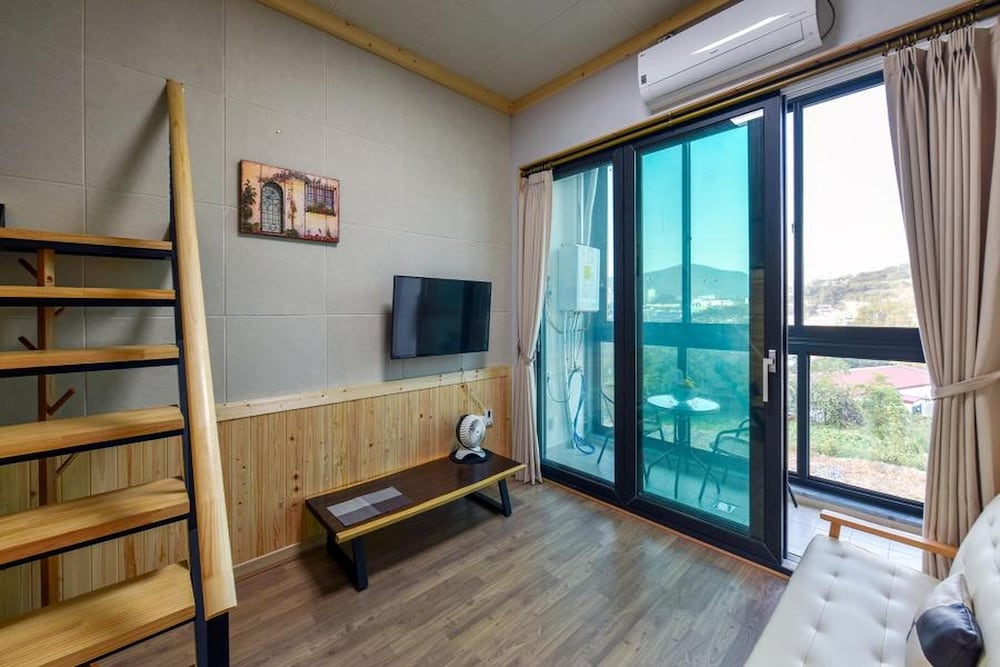 Basic Room, 1 Bedroom (201) - Photo 4