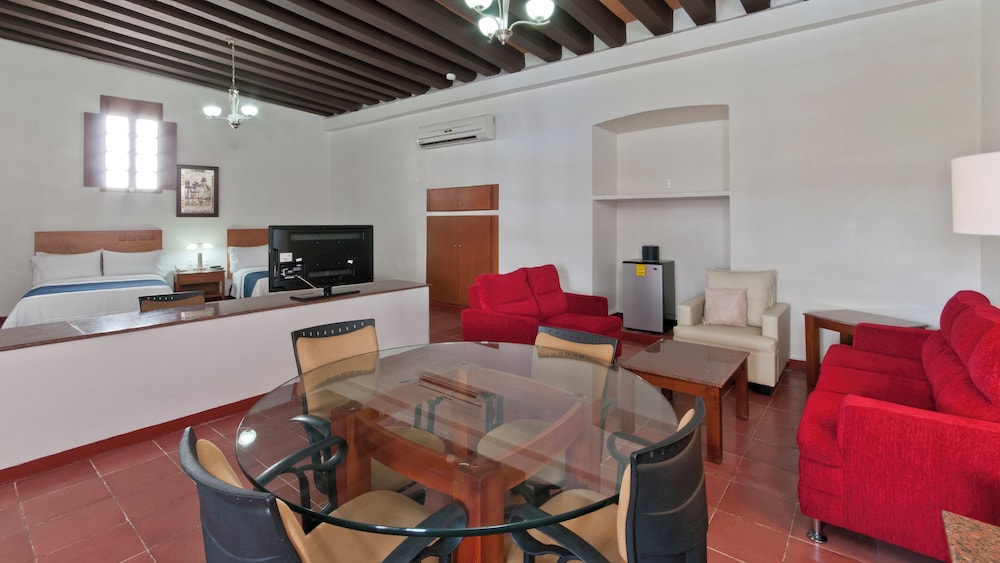 Suite, 2 Queen Beds