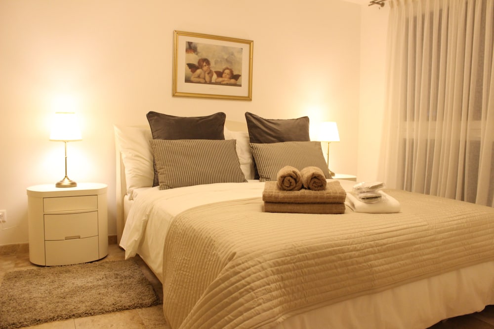 Apartment, 1 Bedroom, Lake View (Apartment 5.4) photo 1
