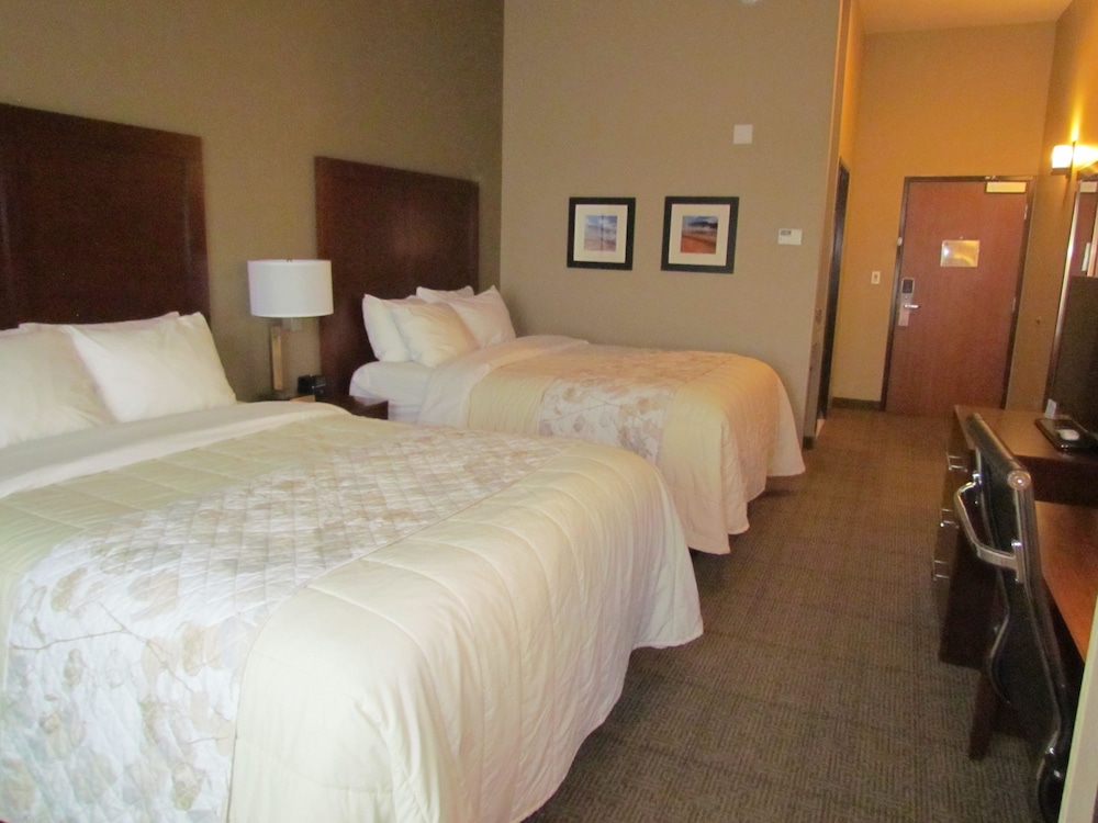 Classic Double Queen Room photo 1