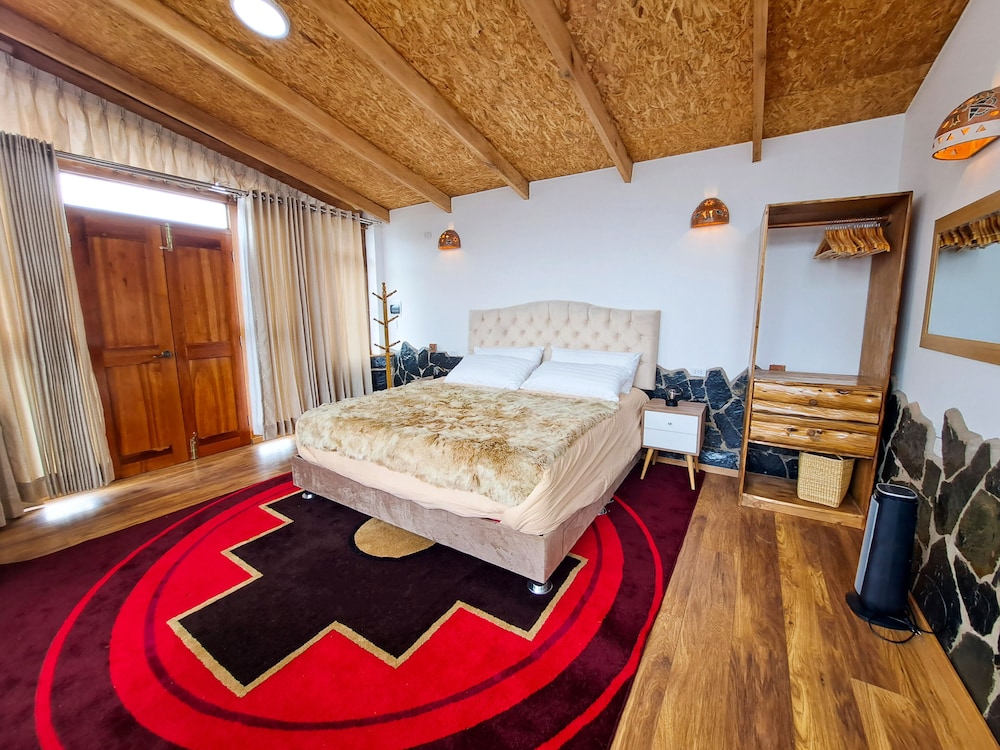 Grand Suite, 1 King Bed, Jetted Tub, Valley View photo 1