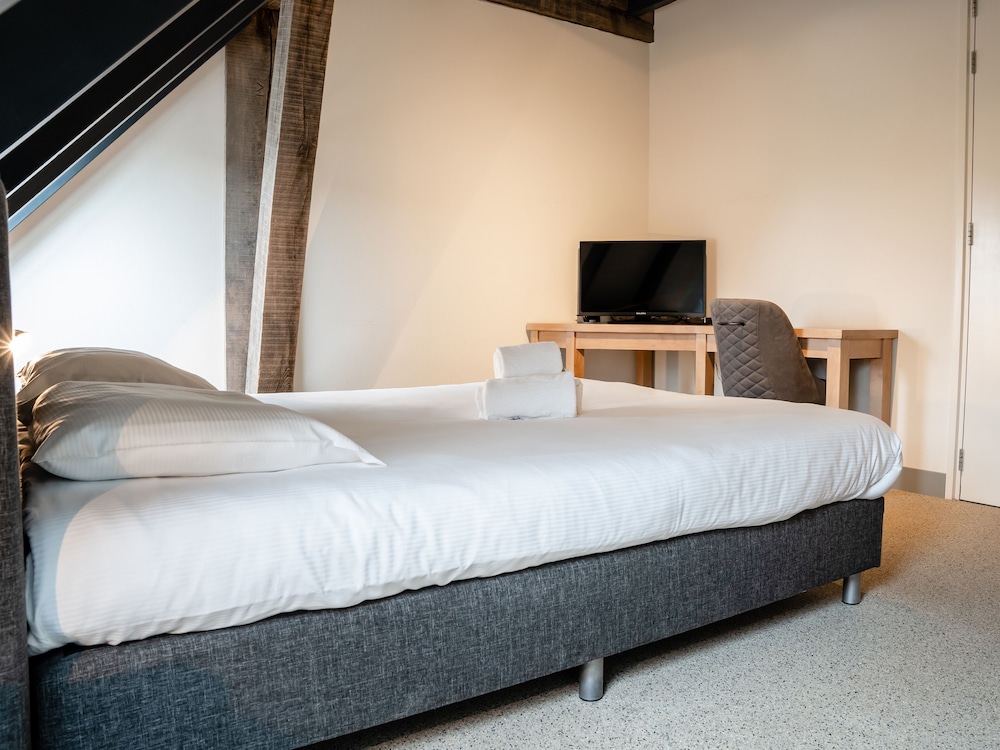 Deluxe Double Room (Bed & Breakfast) photo 3