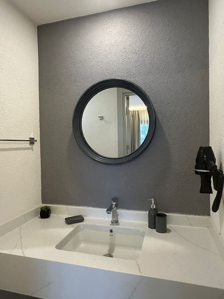 Deluxe Room - Photo 24