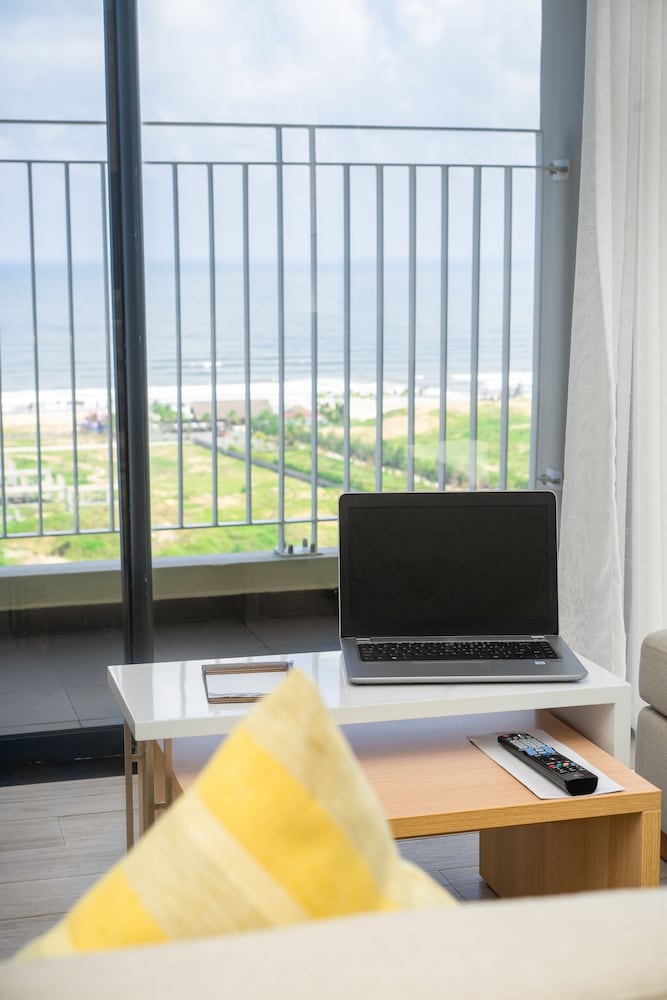 Suite, 2 Bedrooms - Photo 12
