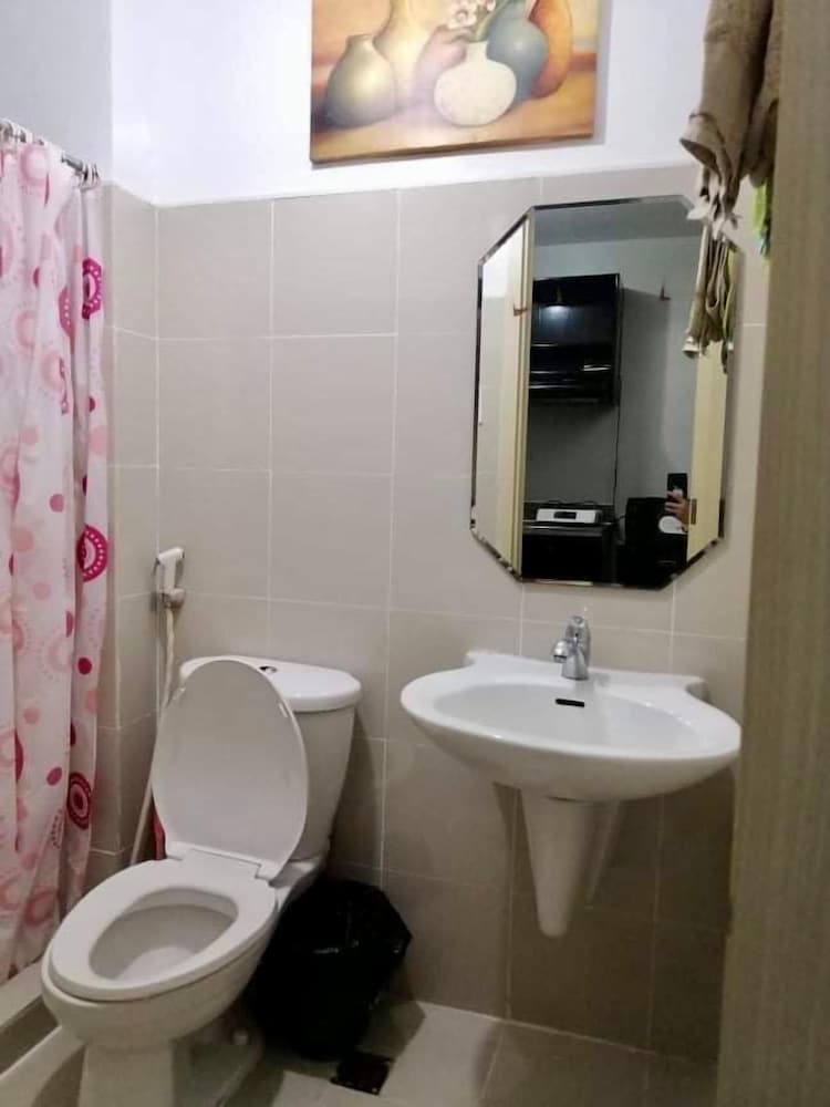 Basic Condo photo 2