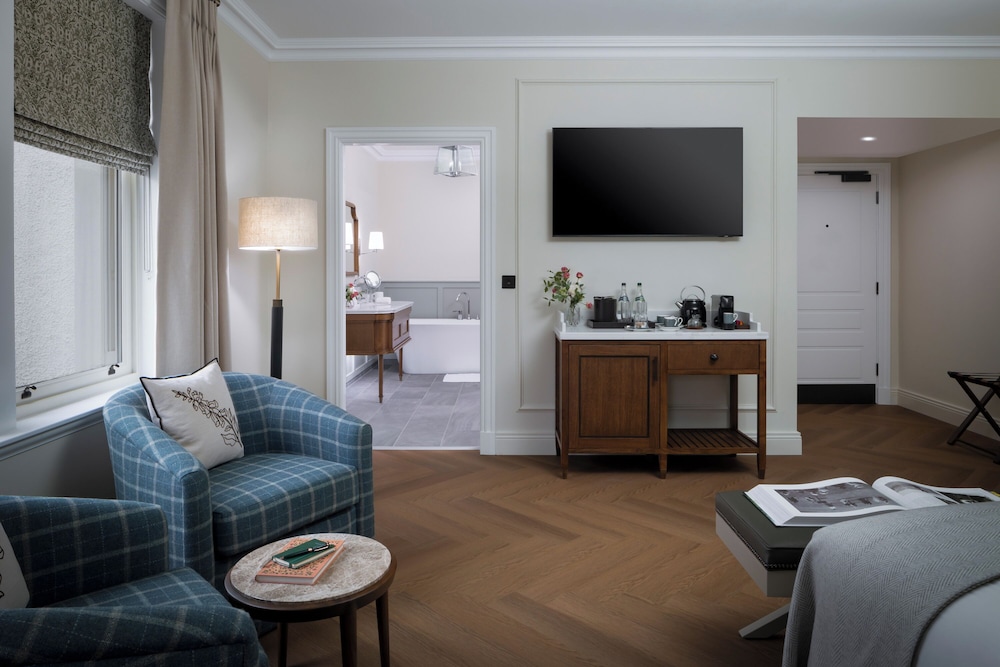 Courtyard Suite