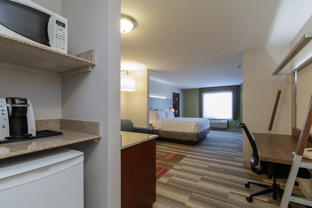 Suite, Multiple Beds - Photo 4