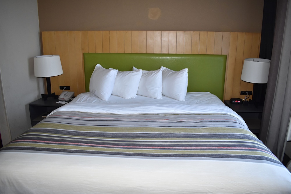 Room, 1 King Bed, Accessible, Non Smoking (Hearing Impaired Accessible) - Photo 1