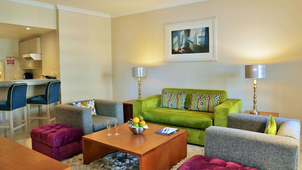 Suite, 2 Bedrooms - Photo 10