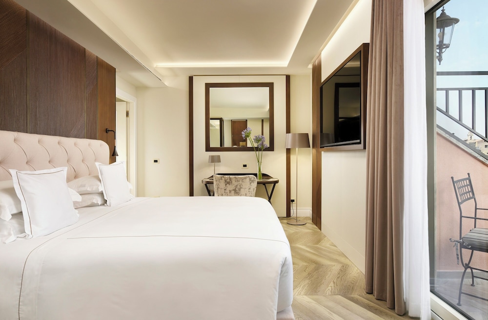 Presidentail Suite with terrace and jacuzzi