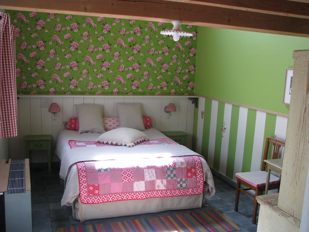 Family Quadruple Room, Pool Access, Garden View photo 1