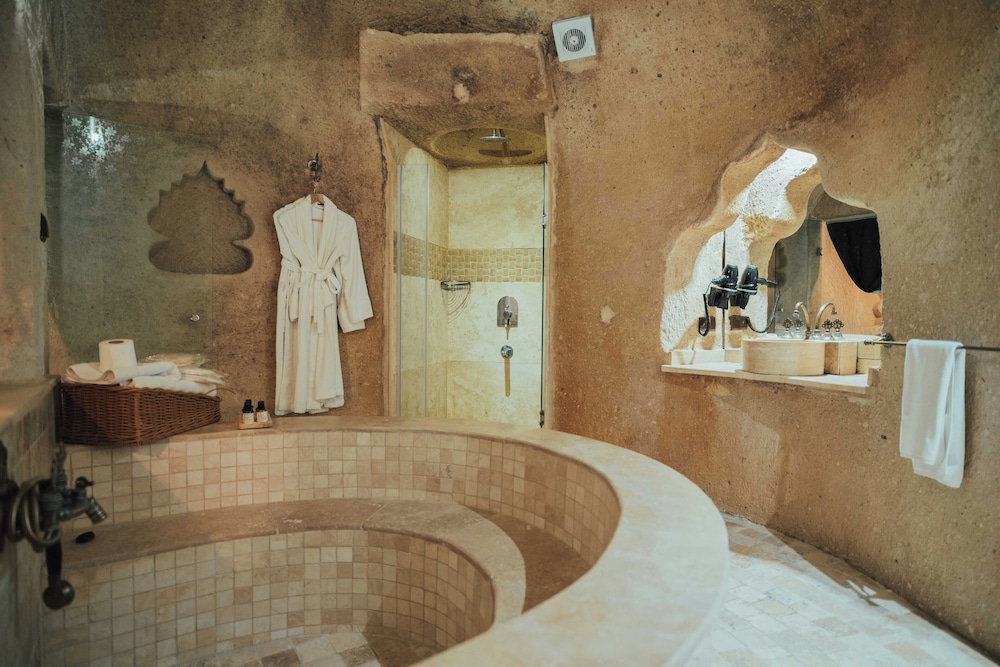 Deluxe Stone Suite with Stone - Photo 3