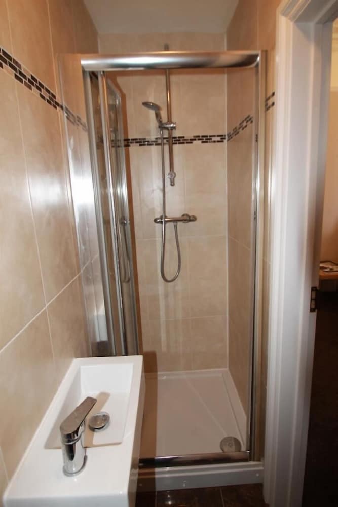 Triple Room, Ensuite photo 3