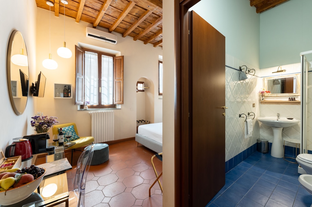 Romantic Double Room, 1 Queen Bed, Air conditioning photo 2