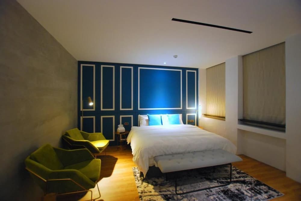 Superior Double Room (301)