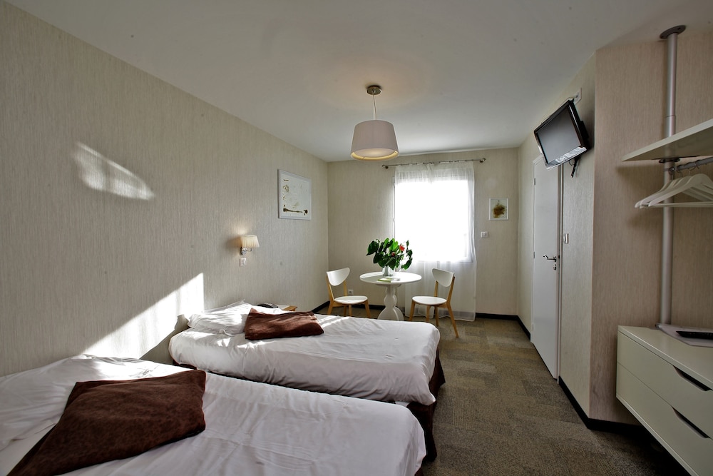 Standard Twin Room photo 2
