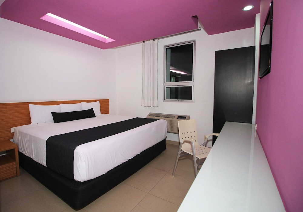 Standard Room, 1 King Bed photo 1