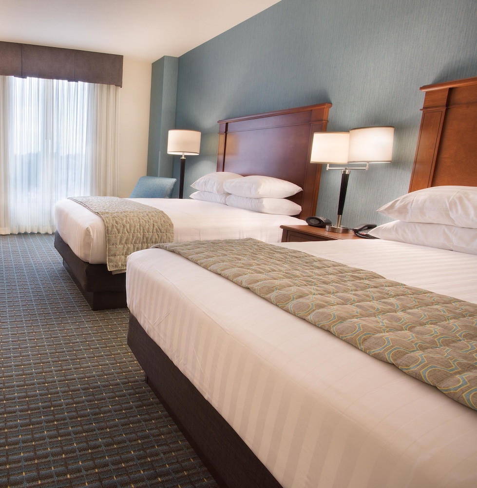 Deluxe Room, 2 Queen Beds, Accessible, Refrigerator & Microwave (Hearing, Tub, Upper Floor) photo 2