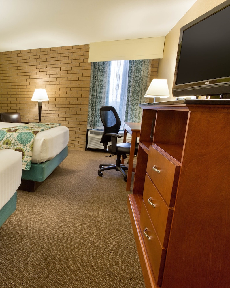 Room, 2 Queen Beds, Non Smoking - Photo 3