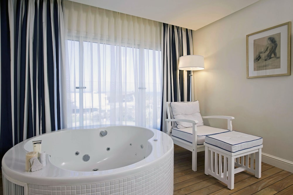 Spa Room - Photo 3