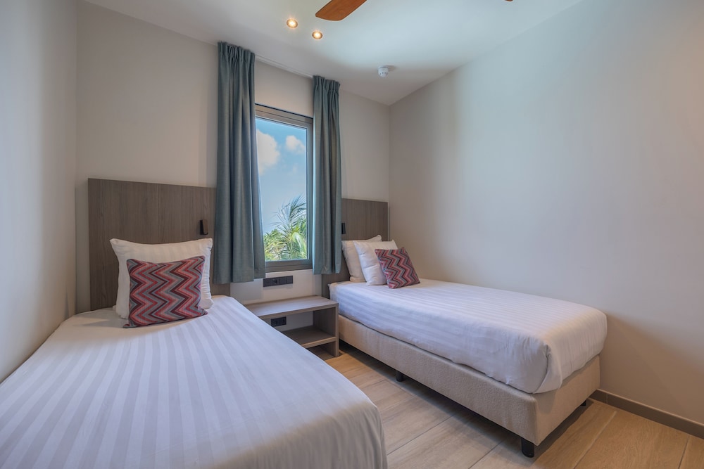 Deluxe Suite Preferred View photo 2