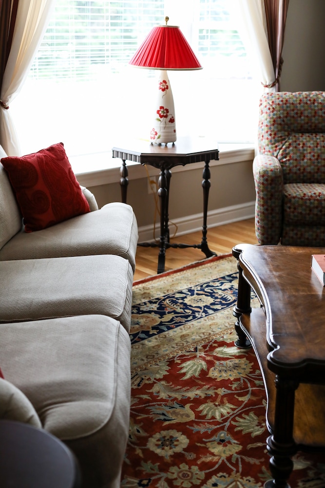 Oakmont Inn, Photo 3