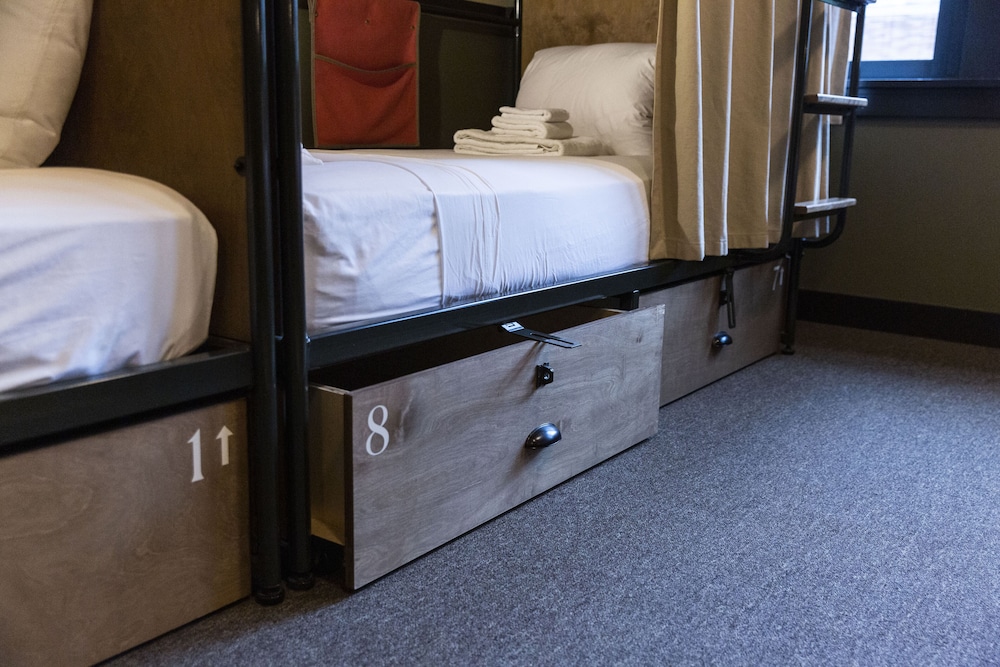 Basic Quadruple Room, Multiple Beds, Shared Bathroom (Small Bunk Room) thumbnail 6