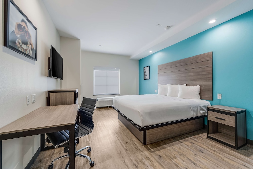Room, 1 King Bed, Non Smoking, Kitchenette - Photo 1