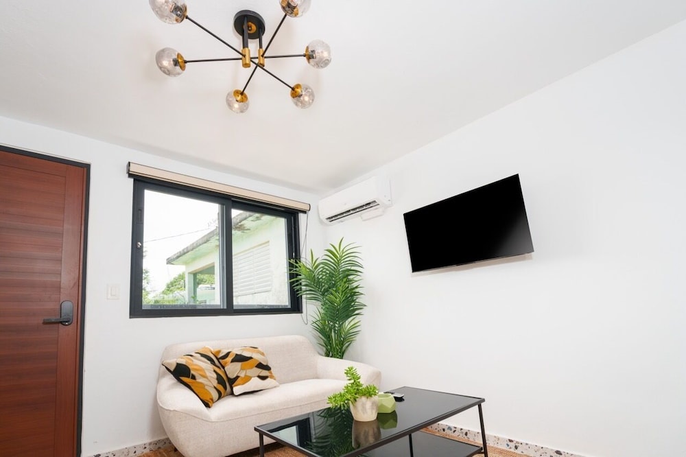 Premium Double Room, 2 Queen Beds, Kitchen, Pool View photo 3