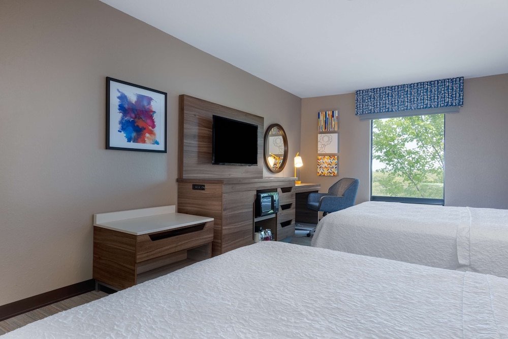 Room, 2 Queen Beds, Accessible, Bathtub - Photo 1
