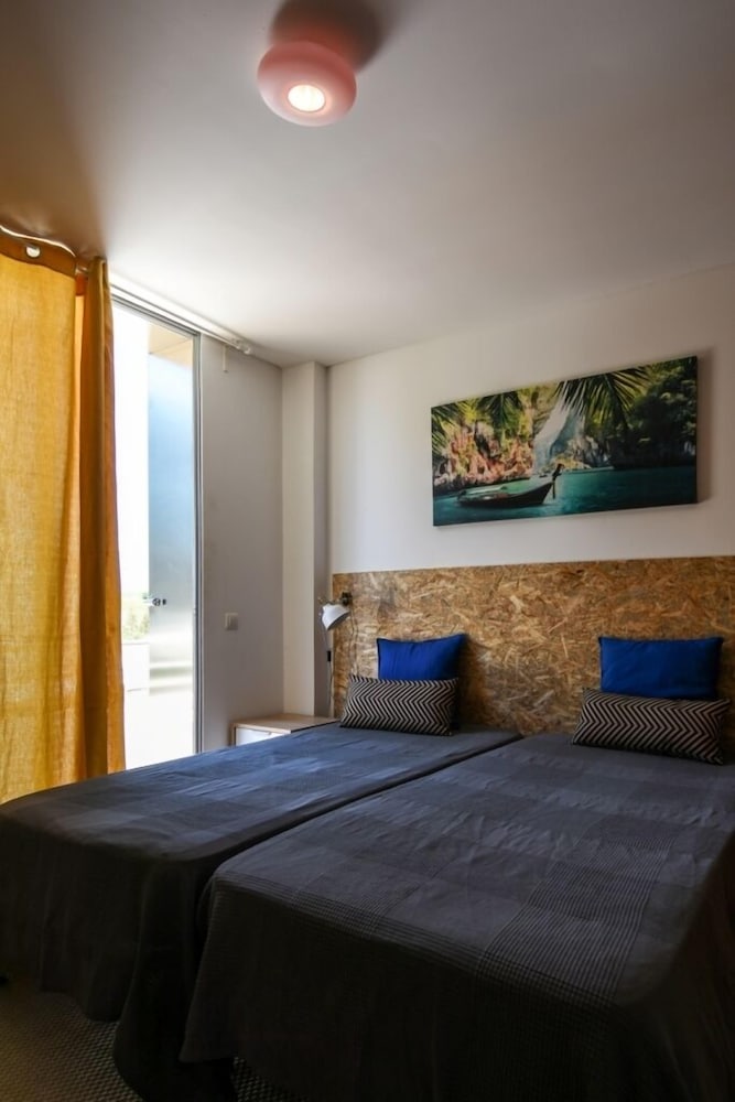 Economy Room (2)