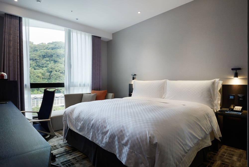 Sky Studio, one king bed