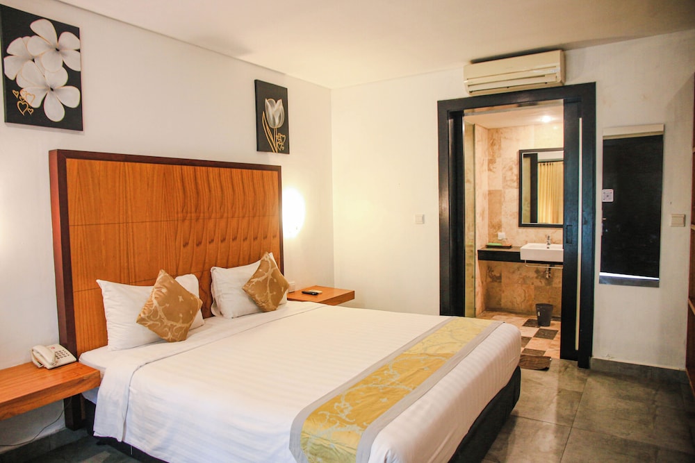 Deluxe Room with Pool Access